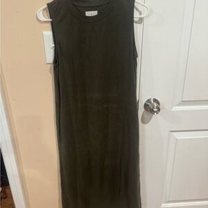 Lou & Grey Olive Sleeveless Midi Dress